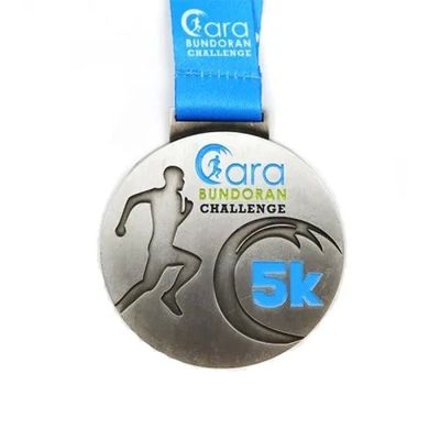 Beli Medali Balap Custom 70mm Embrosi Zinc Alloy / Medali Custom Untuk Penghargaan 5K pembuatan online
