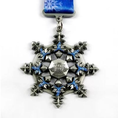 Beli Die Cast Embossed 3D Custom Event Medal Desain Menakjubkan Poligonal Zinc Alloy Medal pembuatan online