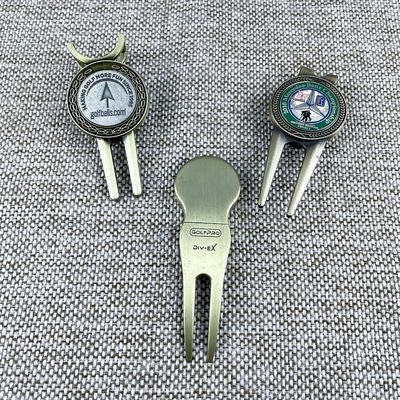 Beli Alat Divot Golf Enamel Lunak Emas Antik dan Penanda Bola dengan Magnet pembuatan online